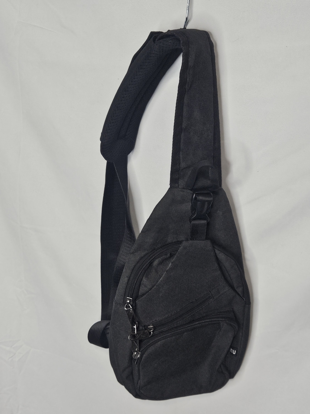 NUPOUCH Ergonomic Antitheft Day Pack Crossbody Messenger Sling Bag w/ USB Cable